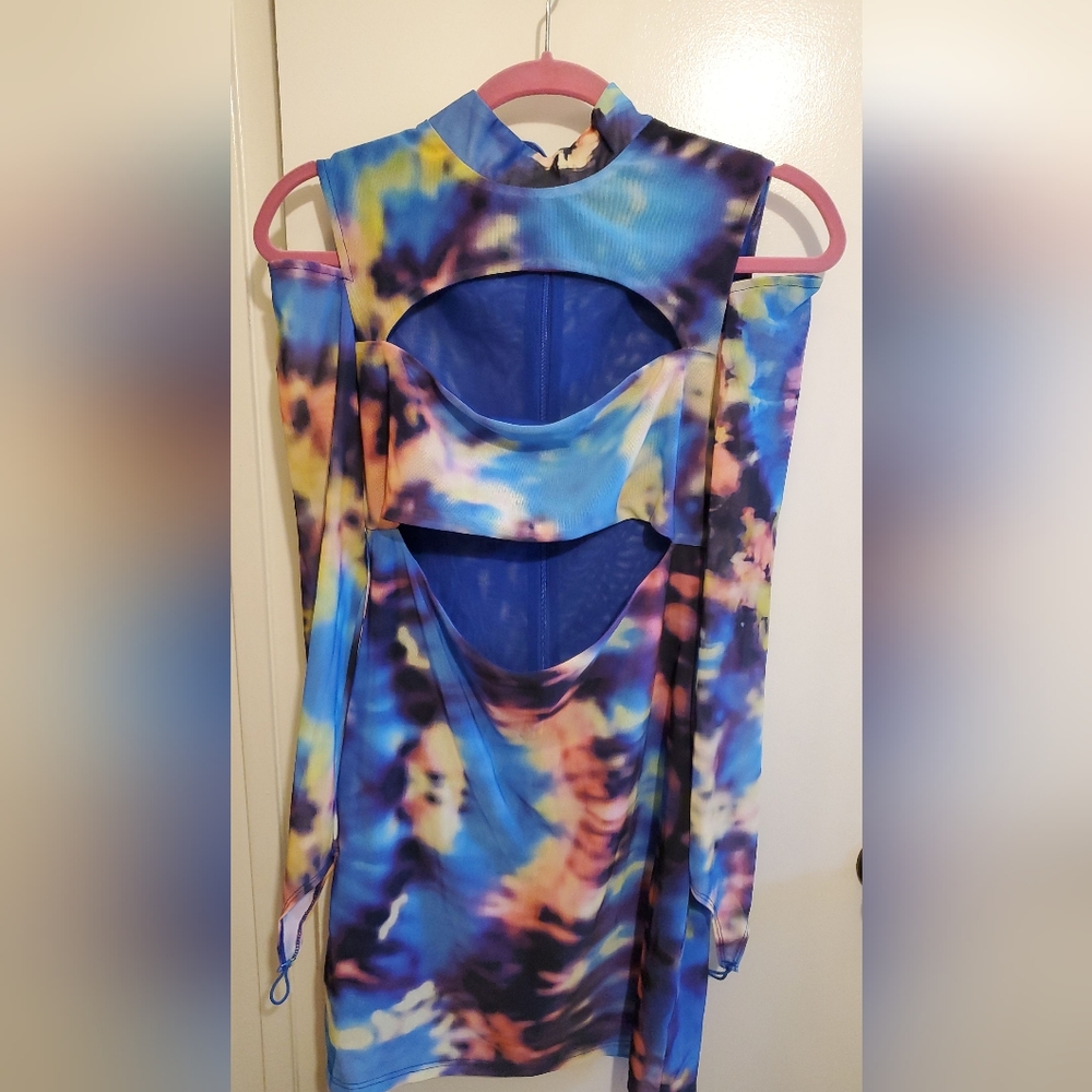 Dress - Picture 3 of 10
